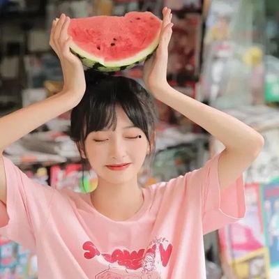 做梦吃瓜女孩图片,瓜田里的奇幻美食之旅